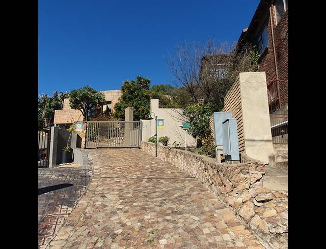 2 BEDROOM FREEHOLD FOR SALE IN OAKDENE